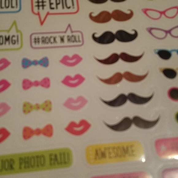 Selfie Studio with 25 Props and over 100 Stickers - Picture 6 of 10